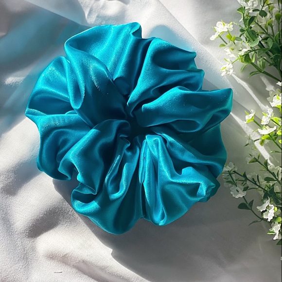Scrunchies / oversized scrunchies/ hair tie - Picture 1 of 2